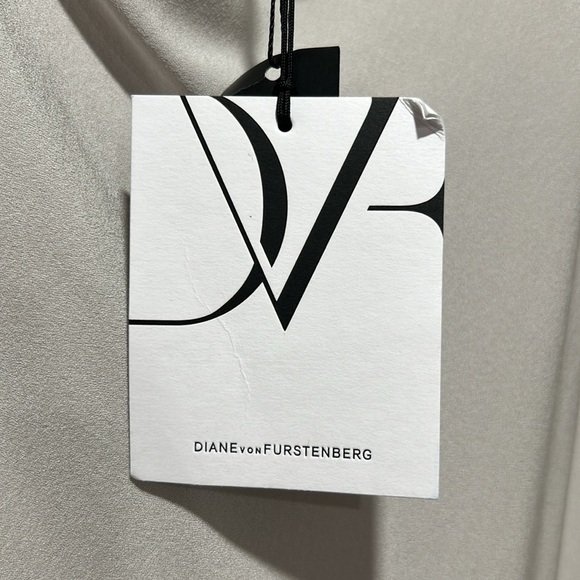 Diane Von Furstenberg 100% Silk Tadd Dress - Picture 6 of 10